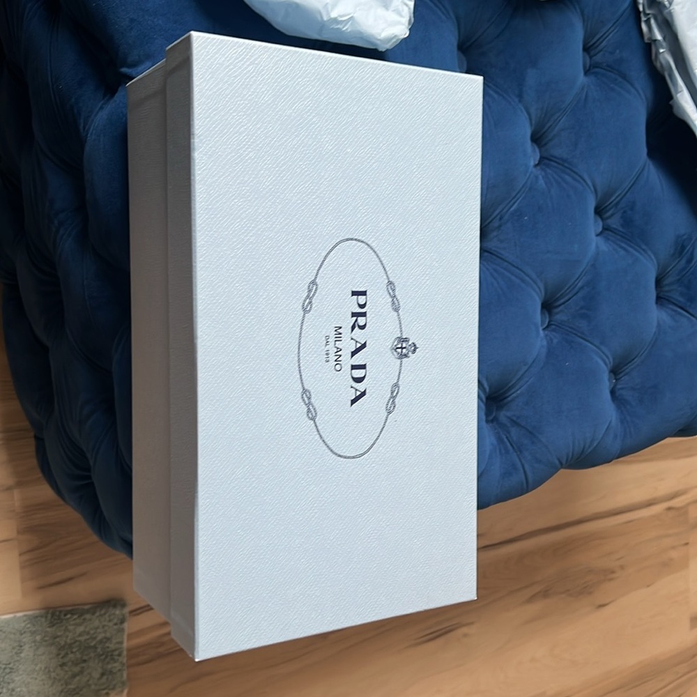 Prada patent leather thong sandals -AUTHENTIC - Picture 6 of 10